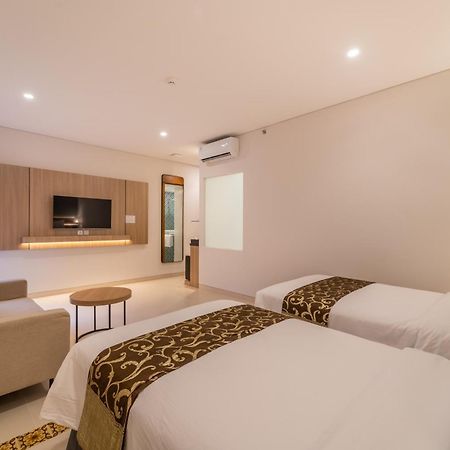 Montana Oceanside Mandalika Hotel Kuta  Buitenkant foto